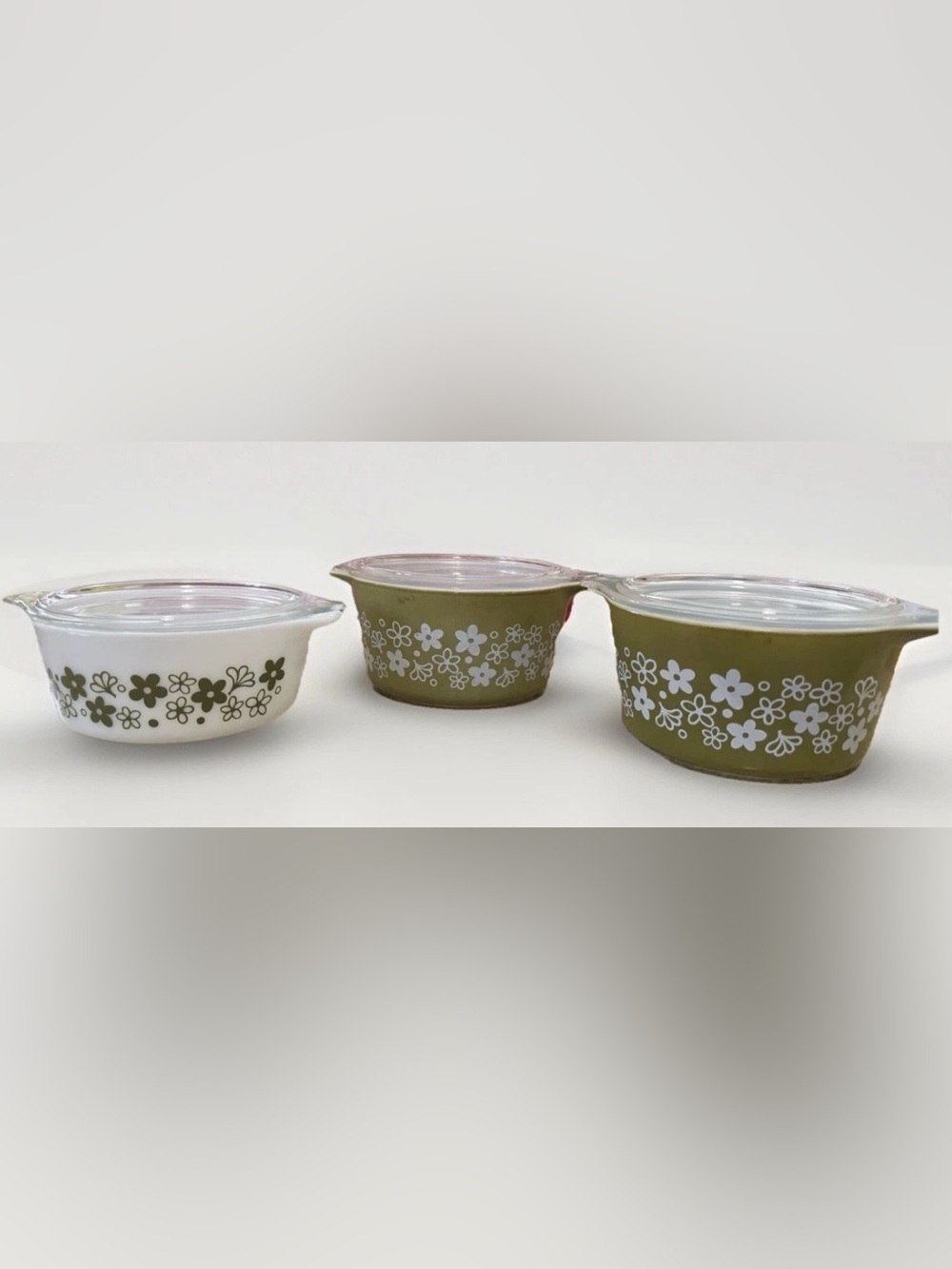 Pyrex Daisy Floral Mixing Bowl Set with Lids